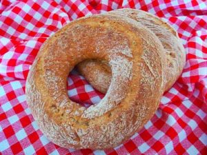 Read more about the article Hartweizen-Sesam-Ringbrot