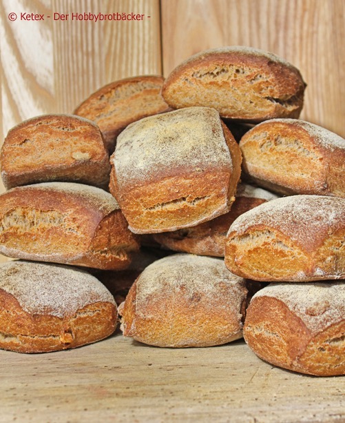 Read more about the article Walnuss-Malz-Brötchen